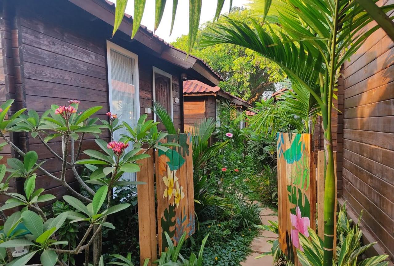 Waterscape Beach Resort Vagator Exterior photo